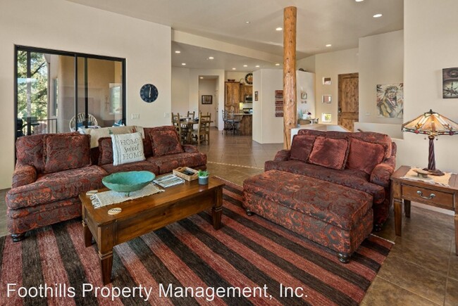 Building Photo - 3 br, 3.5 bath House - 200 Sin Salida