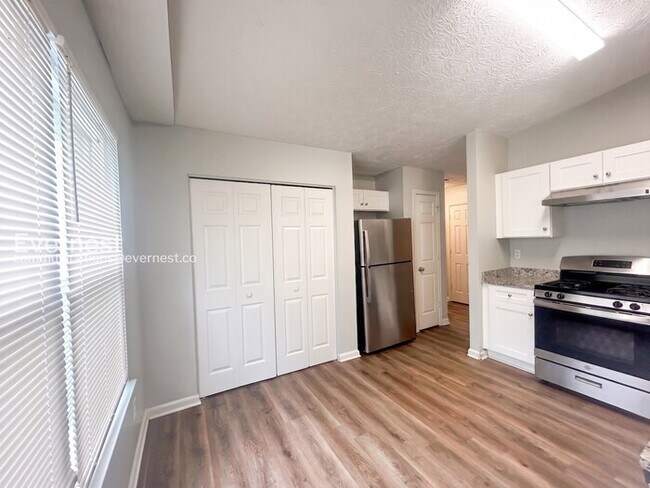 Foto del edificio - 2132 Briar Glen Ln SW
