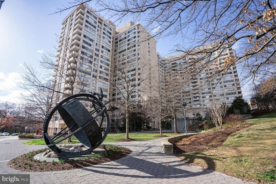Foto principal - 5500 Friendship Blvd