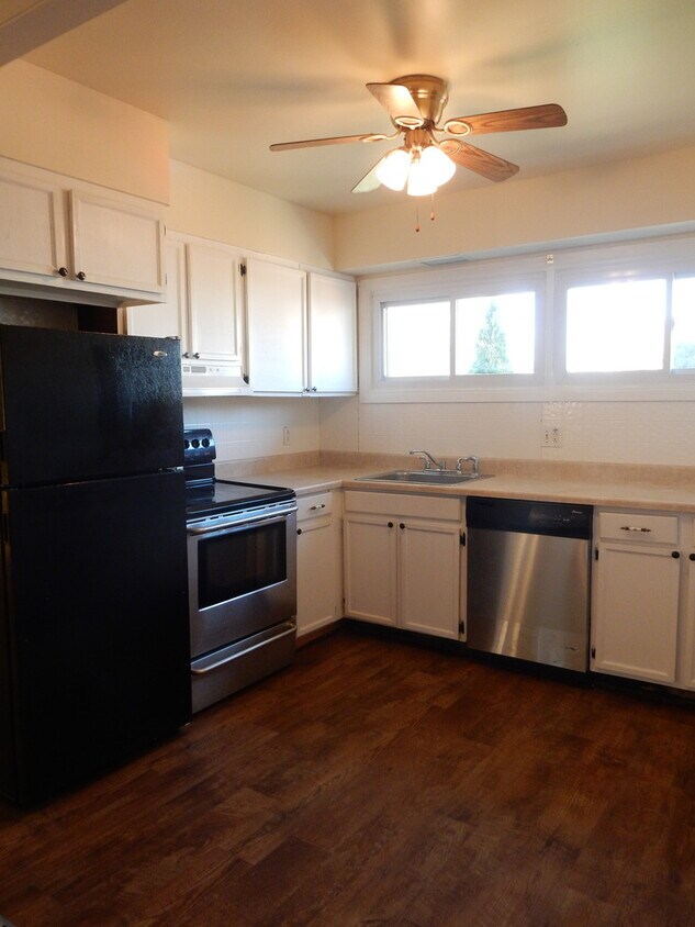 Expanded 4 Bedroom 2 Bath Levittown Home House Rental in Levittown, PA