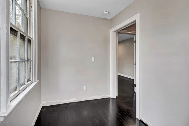 Building Photo - 601 Chapel St