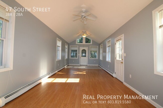 Building Photo - Spacious 3 Bedroom Townhouse in Rollinsford!