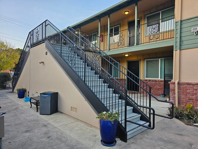 Building Photo - Los Gatos Garden Apartments