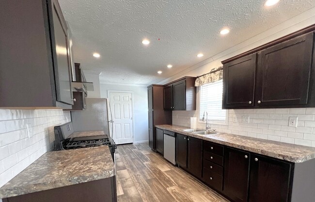 Building Photo - 10611 Lyons Ct