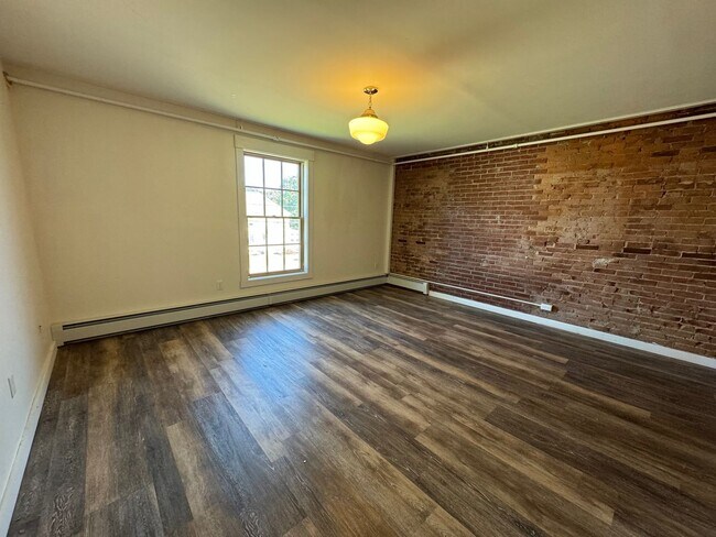 Building Photo - 108 Harpswell Rd