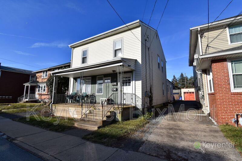 19 E Montgomery Ave Unit 19 E. Mongtomery Ave, Hatboro, PA 19040