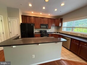 Building Photo - 10292 Chestnut Park Ln