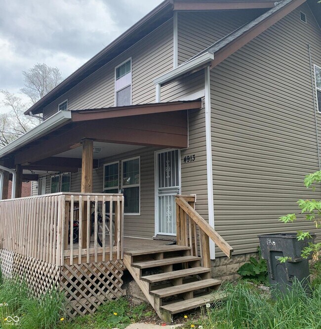 Foto del edificio - 4913 E Michigan St