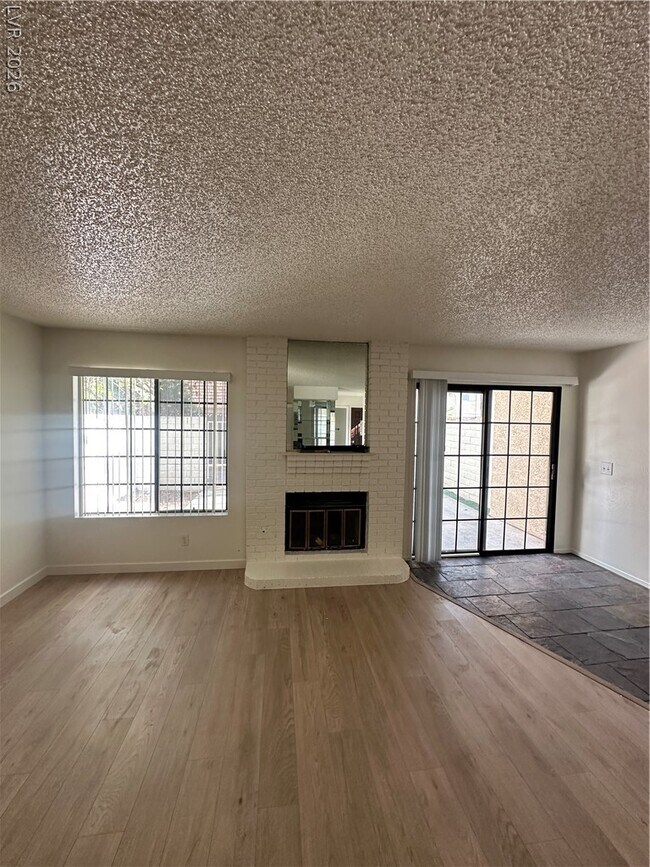 Foto del edificio - 3280 Dayflower St