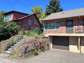 Building Photo - 1323 SE Salmon St