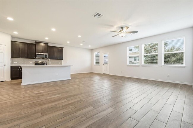 Foto del edificio - 345 Capstone Rd