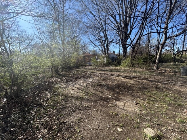 Building Photo - 895 Kney St