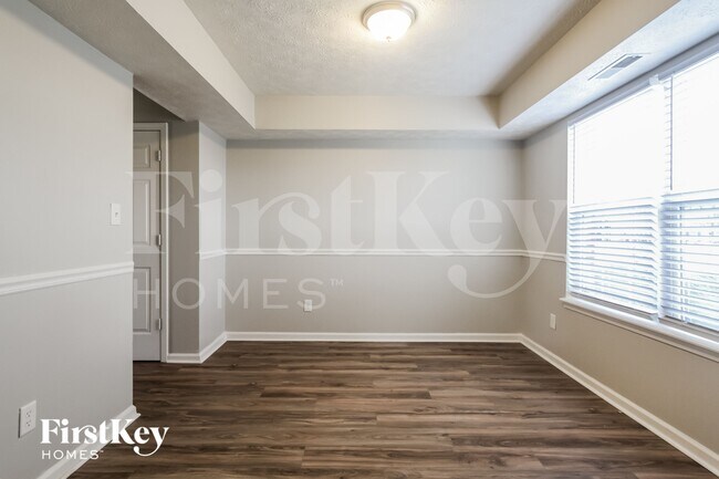 Foto del edificio - 4827 Lakestone Dr