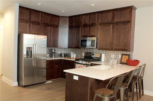 Foto del edificio - 1569 Brooks Ave