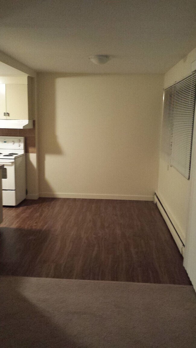 Building Photo - 0 Bed 0 Bath Unit in Calgary, AB