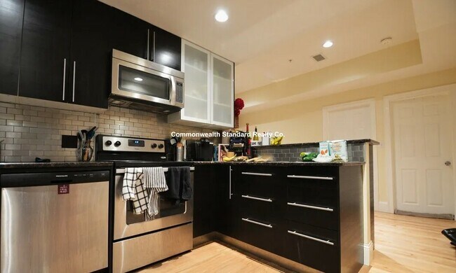 Foto del edificio - 1203 Beacon St