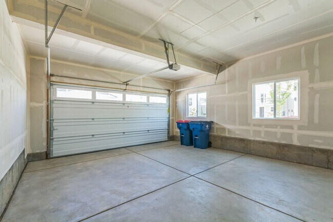 Foto del edificio - Charming 3BR Townhome in Erie