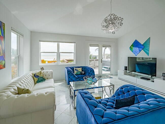 Building Photo - 12936 Jimmy Buffett Mem Hwy