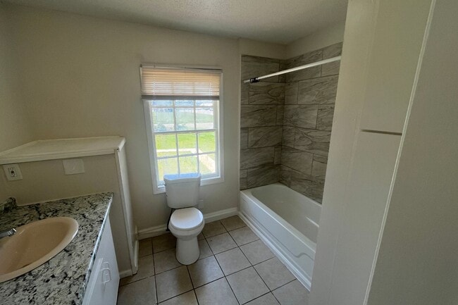 Foto del edificio - Charming 2 Bedroom, 2 Bathroom Home – Fres...