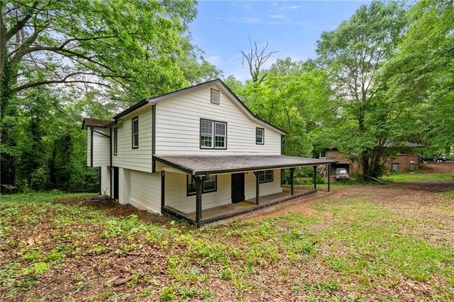 Building Photo - 5901 Ridge Dr SE
