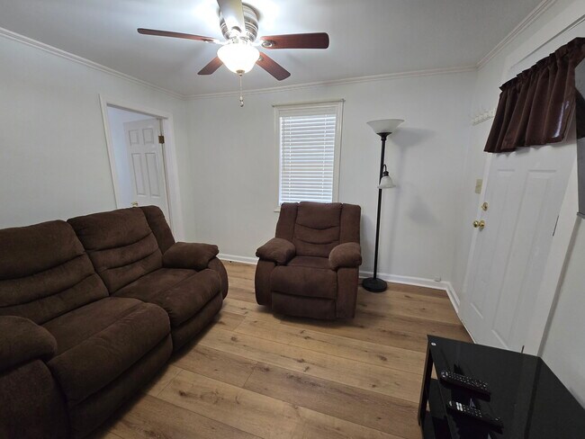Foto del edificio - 982 Lawnview Ave
