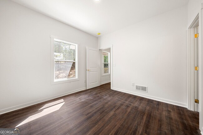 Building Photo - 600 Trump Ct