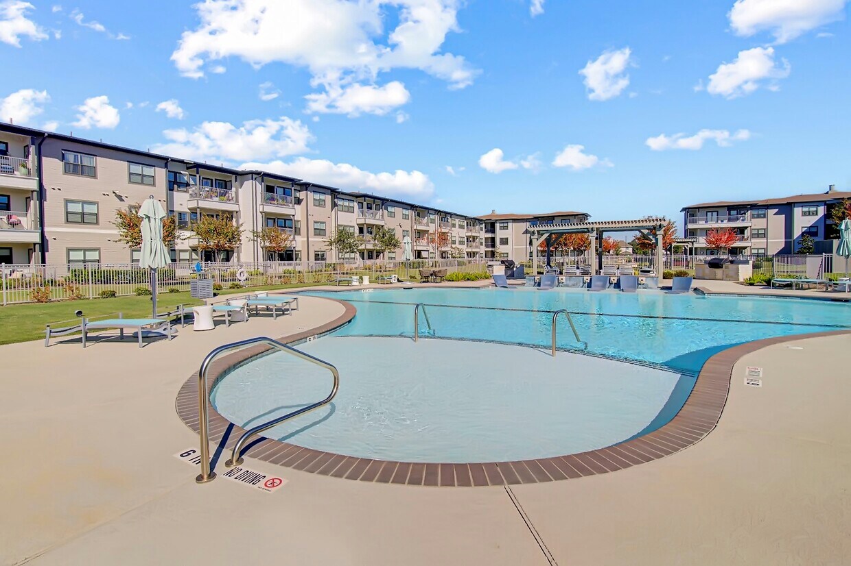 Primary Photo - 25500 Westheimer Pkwy