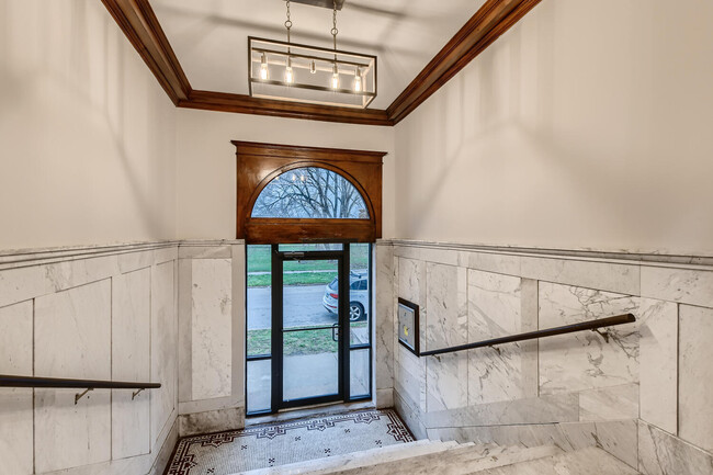 Building Photo - 5817 S Calumet Ave