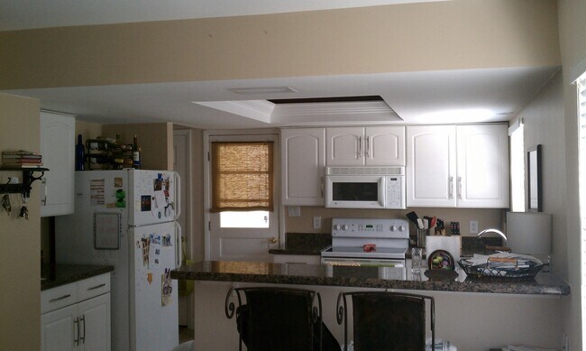 Building Photo - ** NAPLES PARK ** PET FRIENDLY ** CLOSE TO...