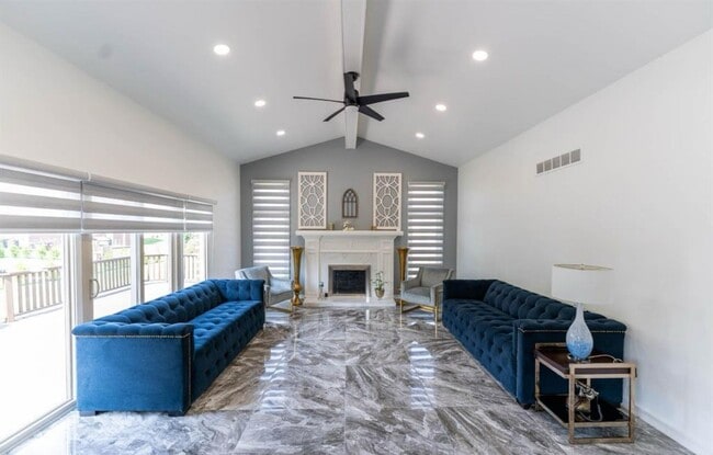 Building Photo - 54275 Talon Ct