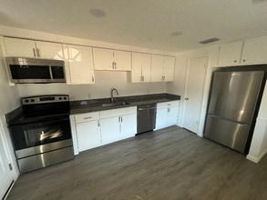 Building Photo - 4312 Mesa Dr