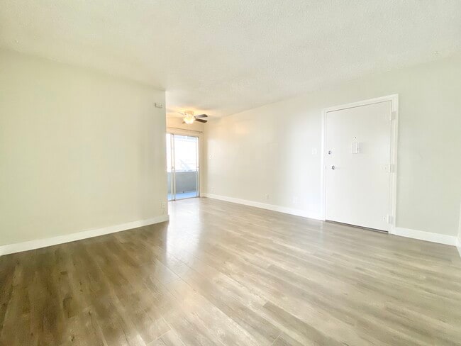 Building Photo - 981 Elden Ave Los Angeles, CA 90006