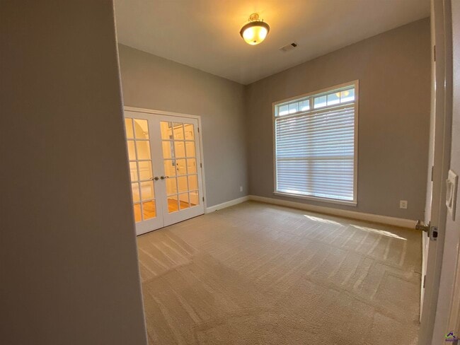 Building Photo - 408 Stathams Way