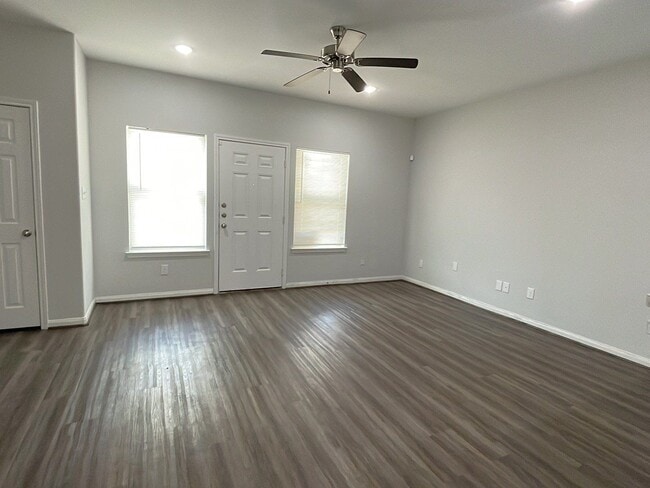 Building Photo - 4215 Davenport St
