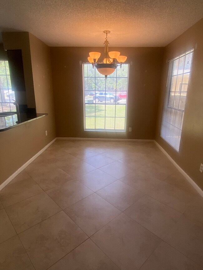 Foto del edificio - 8724 Mallard Reserve Dr
