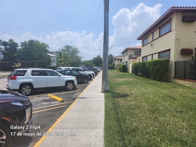 Foto del edificio - 629 SW 11th St