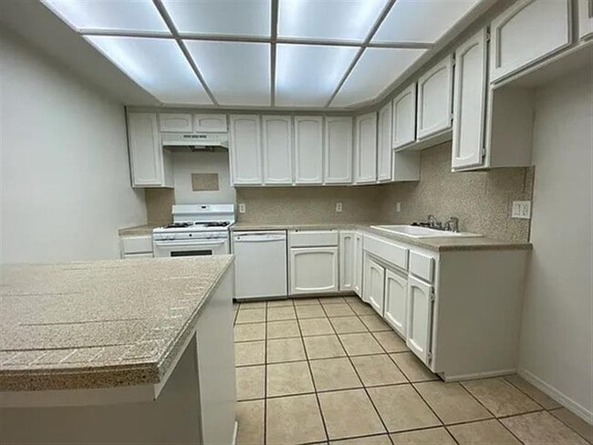 Building Photo - 3 bed, 1 bath home