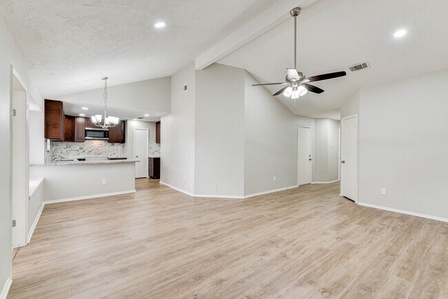 Building Photo - 16506 Quiet Quail Dr