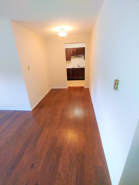 Building Photo - Super-Sized Edgewater Studio