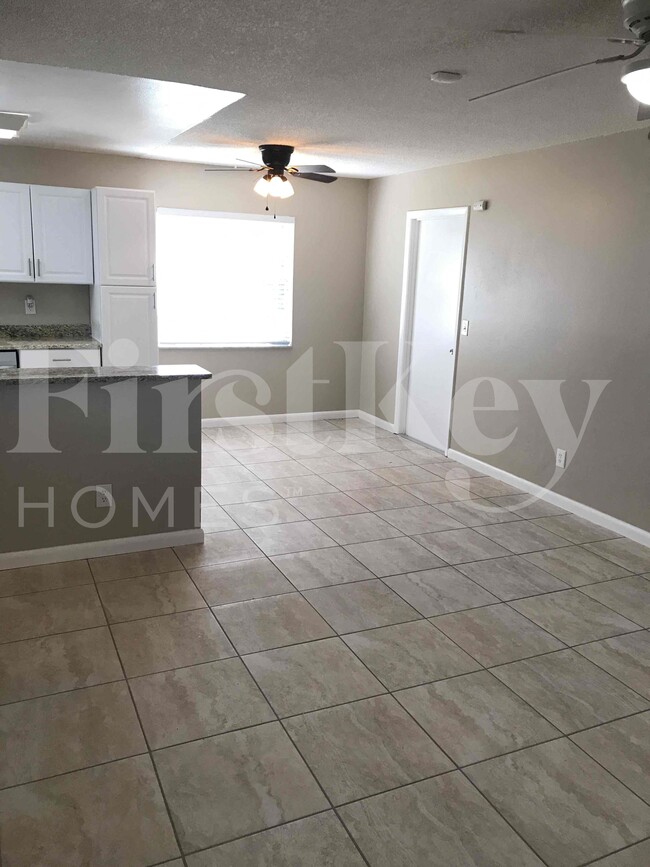 Building Photo - 660 Flagler Dr