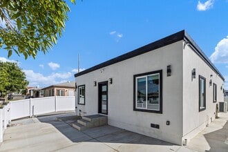 Building Photo - 3909 Marine Vw Ave