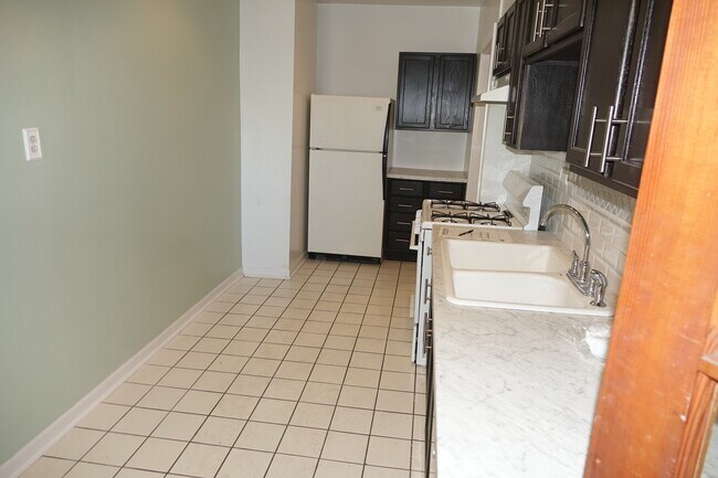 Foto del edificio - 2212 W Roscoe St