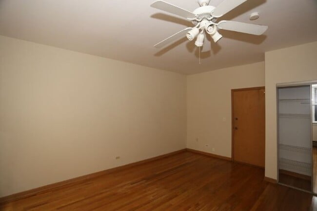 Foto del edificio - 640 W Barry Ave