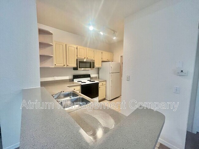 Foto del edificio - 1100 Lake Shadow Cir