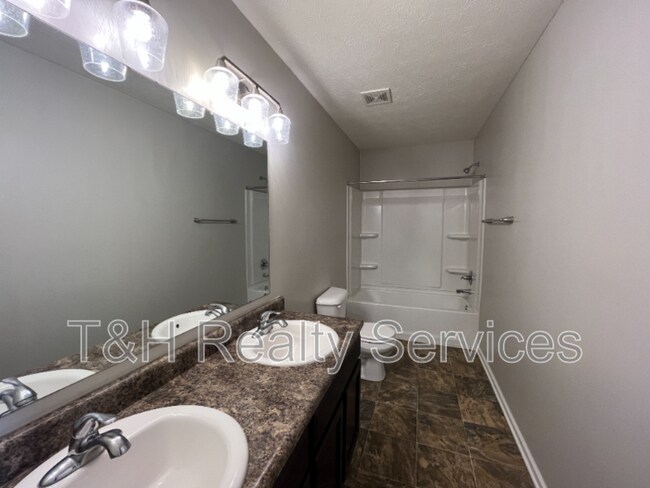 Building Photo - 844 Adena Ln