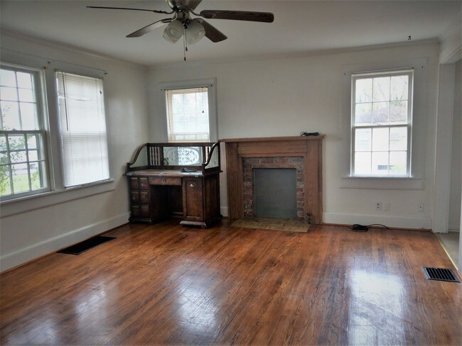Foto del edificio - 749 E Spring St