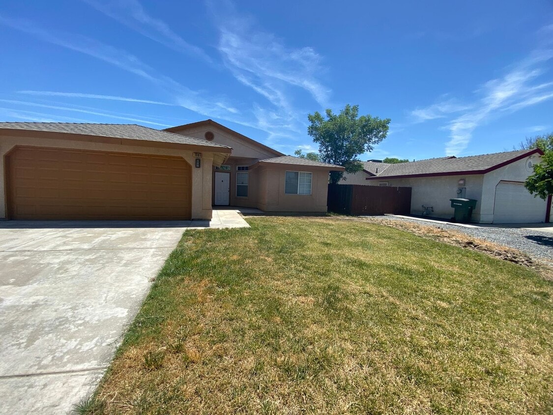 Primary Photo - Cozy Home for rent in Hanford