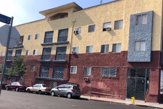 Building Photo - 2600 W 8th St