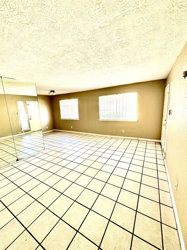 Foto del edificio - 5668 Birchmont Dr
