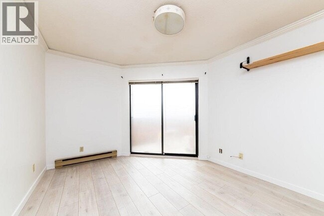 Building Photo - 975 W 13th Ave